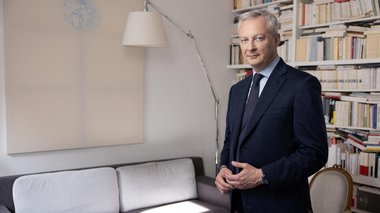După ministra care a pozat în Playboy, o scenă de sex din cartea lui Bruno Le Maire, ministrul economiei, dă apă la moară adversarilor lui Macron şi provoacă indignare şi dezgust