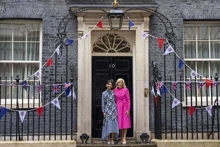 Jill Biden a fost primită de soţia premierului britanic şi a vizitat Londra înainte de încoronarea Regelui Charles - VIDEO, FOTO