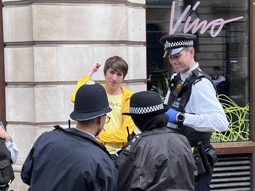 Şase protestatari dintr-un grup antimonarhie, arestaţi la Londra