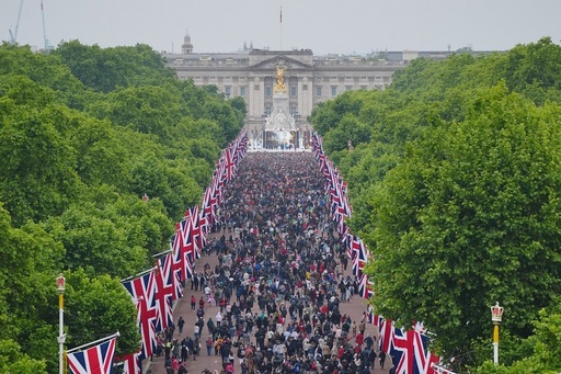 ÎNCORONARE CHARLES - Nick Cave, Emma Thompson, ministrul Apărării Ben Wallace, Jill Biden şi Olena Zelenska au sosit la Abaţia Westminster. Prinţul Harry, prezent la ceremonie - VIDEO