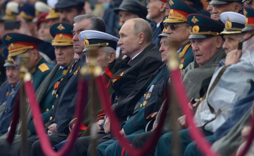 "Nervozitate nemaiîntâlnită până acum" la Moscova înainte de parada de Ziua Victoriei. Paranoia declanşată de atacul cu drone asupra Kremlinului şi o armată slăbită umbresc evenimentul pe care Putin îl consideră profund simbolic - presă