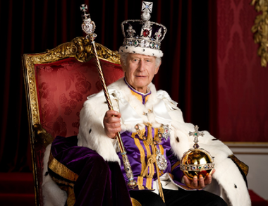 Primul portret oficial al regelui Charles al III-lea, făcut public după încoronarea sa istorică 