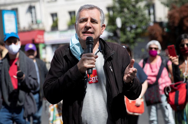 ”L-am decapitat pe Ludovic al XVI-lea, Macron, putem reîncepe!” scandează un ales de stânga, Christophe Prudhomme, la sediul Partidului Renaissance al preşedintelui francez şi provoacă emoţie în clasa politică