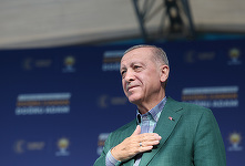 Erdogan, maestrul campaniilor electorale din Turcia, se confruntă cu cea mai dură competiţie de până acum. De ce retragerea unui contracandidat marginal, cu trei zile înainte de alegeri, îi complică şi mai mult sarcina