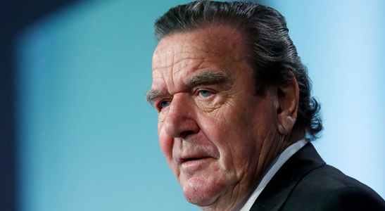 Fostul cancelar german Gerhard Schröder, criticat pentru participarea la un eveniment la ambasada Rusiei