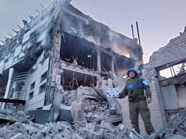 Şase copii şi un parlamentar rus ar fi fost răniţi la Luhansk într-un atac cu rachete de fabricaţie ucraineană - FOTO