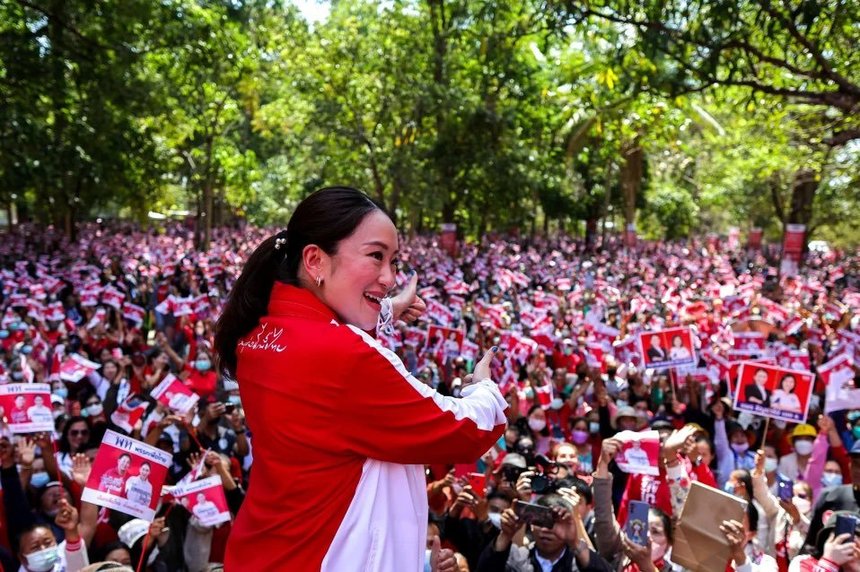 Alegeri în Thailanda: Fiica fostului premier Thaksin Shinawatra conduce în sondaje pentru funcţia de premier