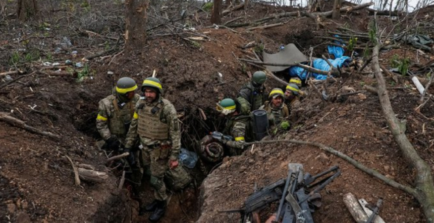 Kievul anunţă că a cucerit ”peste zece poziţii” ruseşti la periferia de nord şi de sud a Bahmutului