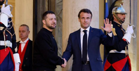 Franţa urmează să formeze şi echipeze mai multe batalioane ucrainene cu ”zeci” de vehicule blindate şi tancuri uşoare de tip AMX-10RC. Macron şi Zelenski îndeamnă într-o ”Declaraţie comună”, după o cină la Palatul Elysée, la impunerea unor ”noi sancţiuni”