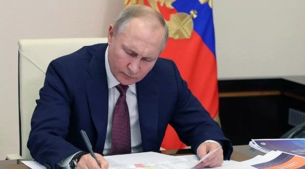 Putin a semnat un decret pentru a facilita obţinerea cetăţeniei ruse de către străinii care se înrolează în armată