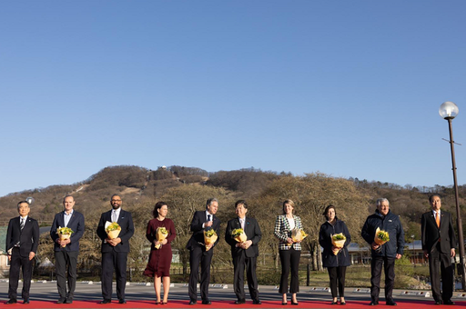 Liderii G7 se întâlnesc pentru a exercita presiuni asupra Rusiei şi a găsi unitatea Chinei
