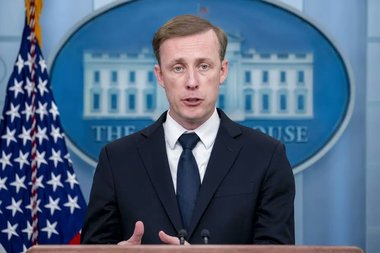 Consilierul pentru securitate naţională de la Casa Albă s-a confruntat cu un intrus la domiciliu. Secret Service investighează cum a intrat bărbatul în locuinţa lui Jake Sullivan fără a fi depistat de echipa de protecţie