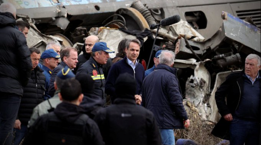 Premierul grec Kyriakos Mitsotakis, vizat într-o plângere în justiţie a familiilor victimelor accidentului feroviar din februarie