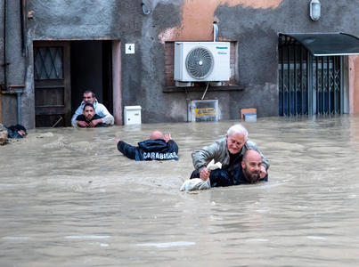 UPDATE-Cel puţin opt morţi şi 5.000 de evacuaţi în Italia, în urma unor inundaţii cauzate de ploi puternice în Emilia-Romagna. 14 râuri ieşite din matcă, iar 23 de comune inundate. Marele Premiu F1 de la Imola, amânat, 50.000 de locuitori, fără curent