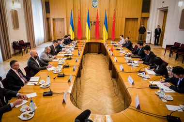 Ucraina îi transmite emisarului Chinei că nu va accepta să cedeze teritorii Rusiei