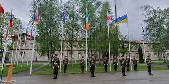 Ucraina aderă la Centrul de apărare cibernetică al NATO din Estonia, o ”etapă importantă pe calea aderării” la Alianţa Nord-Atlantică, salută Kievul. Islanda, Irlanda şi Japonia, aderă odată cu Ucraina