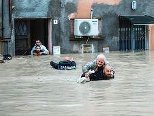 "Livada Italiei" sub ape: 11 morţi, ferme devastate şi case în ruină. Amploarea dezastrului este comparabilă cu cea a cutremurului din 2012 - VIDEO