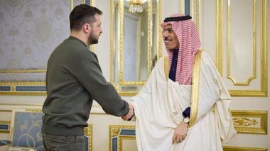 Preşedintele Zelenski se află în Arabia Saudită şi va lua parte la summitul Ligii Arabe, la care participă şi Bashar al-Assad, aliatul sirian al lui Putin - VIDEO