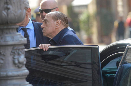Silvio Berlusconi, externat de la Spitalul San Raffaele din Milano, după şase săptămâni