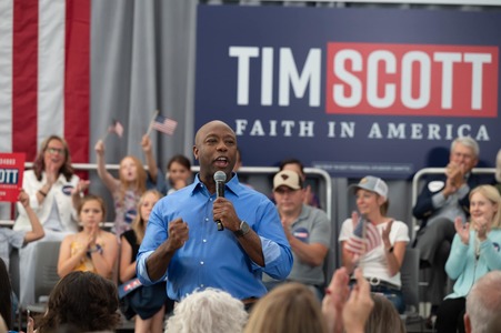 Tim Scott, singurul republican de culoare din Senatul SUA, anunţă că va candida la preşedinţie