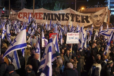 Zeci de mii de israelieni au protestat sâmbătă faţă de reforma legilor justiţiei