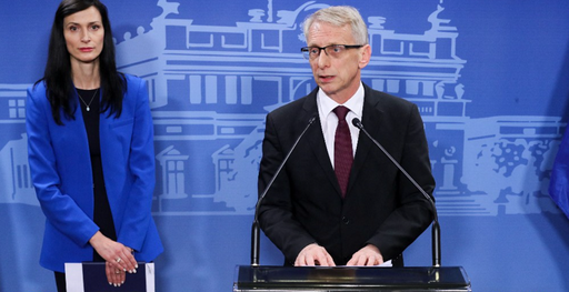 Liberalii şi conservatorii bulgari ajung la un compromis în vederea unui ”Guvern stabil”, anunţă fostul comisar european Maria Gabriel. Cercetătorul Nikolay Denkov urmează să fie premier nouă luni, iar apoi Maria Gabriel