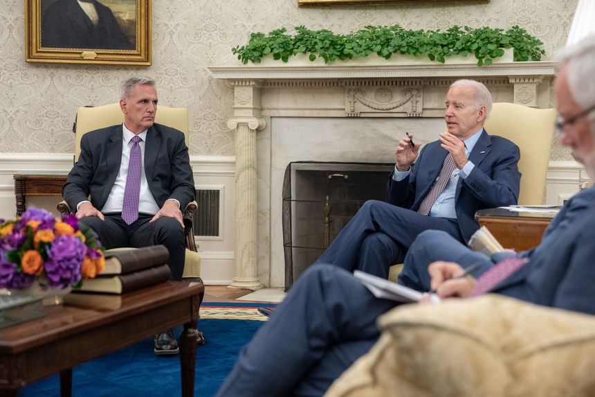 Întâlnirea dintre Biden şi McCarthy la Casa Albă se încheie fără un acord privind plafonul de îndatorare