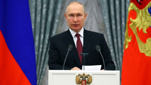 Putin păstrează tăcerea, la o ceremonie de înmânare de decoraţii, la Kremlin, asupra incursiunii în Rusia. ”Da, Rusia se confruntă cu vremuri dificile, dar azi este un moment special al consolidării noastre”