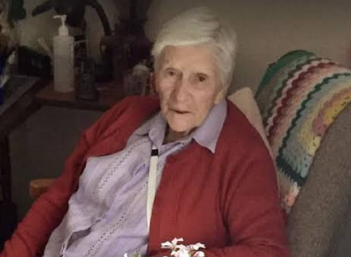 O pensionară australiancă în vârstă de 95 de ani, Clare Nowland, moare la o săptămână după ce a fost electrocutată cu taserul de către un poliţist într-un azil de bătrâni din Cooma