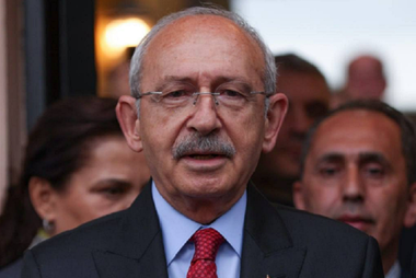 Kiliçdaroglu îl dă în judecată pe Erdogan şi-i cere un milion de lire turceşti despăgubire, după difuzarea unui clip în care este asociat cu PKK, un montaj recunoscut de cel vizat