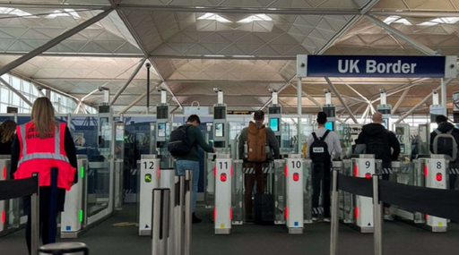 Regatul Unit înregistrează un nivel-record de intrări nete de 606.000 de imigranţi în 2022. Europenii, pe locul doi, după cetăţeni din afara UE, inclusiv ucraineni. Guvernul Sunak ”a pierdut complet controlul”, atacă laburiştii