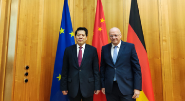Berlinul îi cere emisarului chinez Li Hui ca Beijingul să exercite presiuni asupra Rusiei să-şi retragă trupele din Ucraina. Secretarul de stat german Andreas Michaelis i-a cerut Chinei să condamne războiul rus de agresiune şi să nu livreze armament Moscovei
