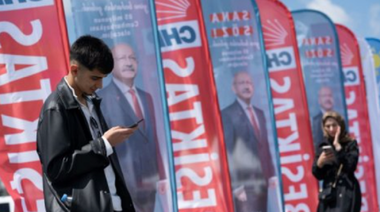 AFP: Tineri anti-Erdogan, care aşteptau ”schimbarea”, visează să ia drumul străinătăţii. ”Îmi iubesc profund ţara, dar nu vreau să ajung ca femeile iraniene”