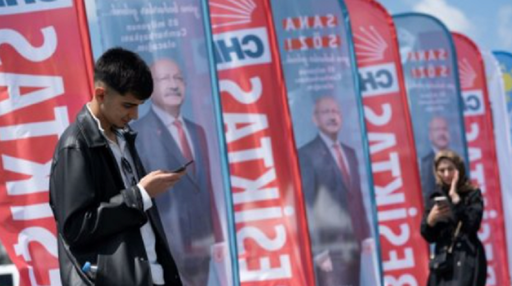 AFP: Tineri anti-Erdogan, care aşteptau ”schimbarea”, visează să ia drumul străinătăţii. ”Îmi iubesc profund ţara, dar nu vreau să ajung ca femeile iraniene”