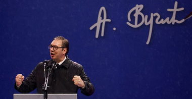 Preşedintele sârb Aleksandăr Vucici demisionează de la conducerea partidului său, SNS, aflat la putere, şi înfiinţează ”Mişcarea pentru popor şi pentru stat”. SNS ar urma să fie absorbit ulterior în mişcare