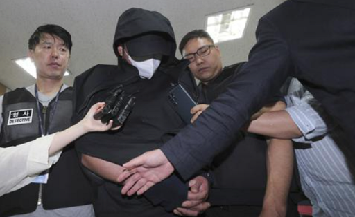 Un tribunal sud-coreean prelungeşte arestarea preventivă a bărbatului care a deschis uşa unui avion în zbor, apreciind că acesta poate fugi înainte de proces. ”Îmi pare rău pentru copii”, declară Lee