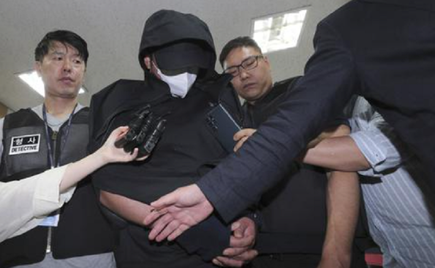 Un tribunal sud-coreean prelungeşte arestarea preventivă a bărbatului care a deschis uşa unui avion în zbor, apreciind că acesta poate fugi înainte de proces. ”Îmi pare rău pentru copii”, declară Lee