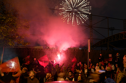 Susţinătorii lui Erdogan sărbătoresc cu artificii la Istanbul înainte de anunţarea rezultatelor oficiale ale turului doi