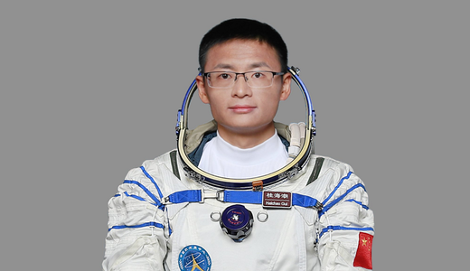 China urmează să trimită marţi primul său astronaut civil în spaţiu, profesorul Gui Haichao, un ”specialist în sarcină utilă” în vârstă de 36 de ani