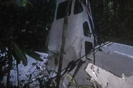 Patru copii dispăruţi de o lună în junglă în urma unui accident aviatic sunt "în viaţă", potrivit autorităţilor columbiene