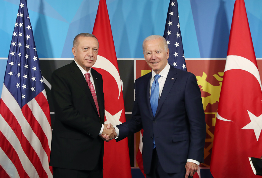 Biden a vorbit cu Erdogan la telefon. Liderul turc vrea avioane F-16 de la SUA, şeful Casei Albe i-a spus să renunţe la blocarea aderării Suediei la NATO