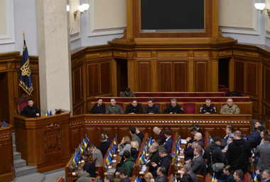 Parlamentul ucrainean impune un pachet de sancţiuni Iranului pe o perioadă de 50 de ani şi întrerupe relaţiile Kievului cu Teheranul. Ucraina interzice comerţul militar, tranzitul bunurilor cu dublu uz şi închide spaţiul aerian aeronavelor iraniene