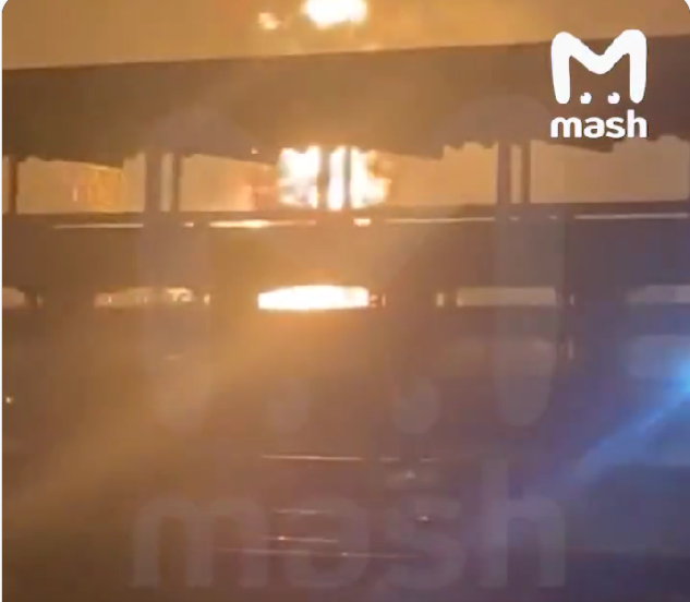 Incendiu la o rafinărie de petrol din Rusia, posibil provocat de un atac cu drone - VIDEO