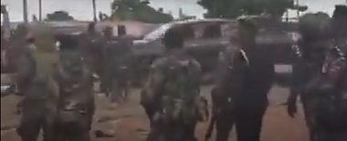 Ghana – Incidente într-un oraş minier aurifer, unde localinicii sunt acuzaţi că exploatează ilegal într-un sit aparţinând unei mari companii / Şapte persoane au fost arestate / Mai multe persoane, blocate în subteran de teama de a nu fi arestate