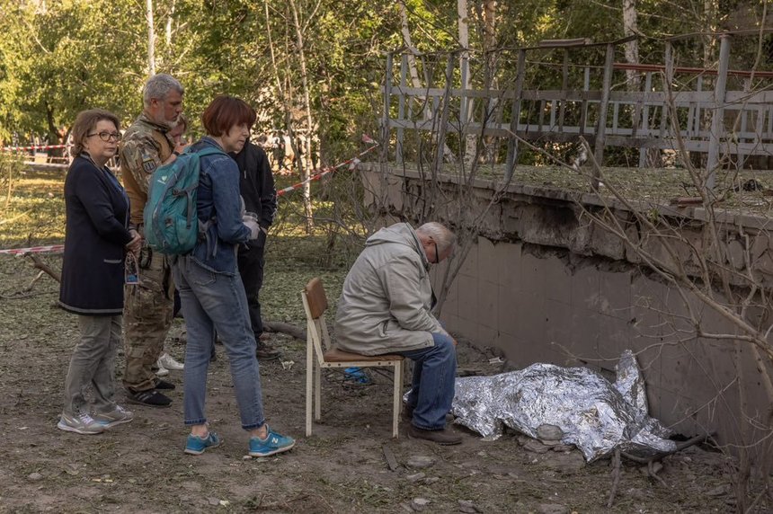 Cele trei victime de joi de la Kiev ar fi murit pentru că au găsit adăpostul antiaerian închis. Primarul Vitali Kliciko cere o anchetă şi măsuri, edilul din Liov ordonă inspectarea tuturor adăposturilor