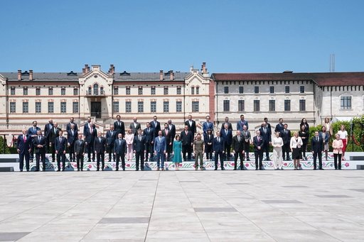 POLITICO: Europa s-a reunit în Moldova ca să arate unitatea faţă de Ucraina. Pledoaria lui Zelenski i-a expus însă diviziunile 
