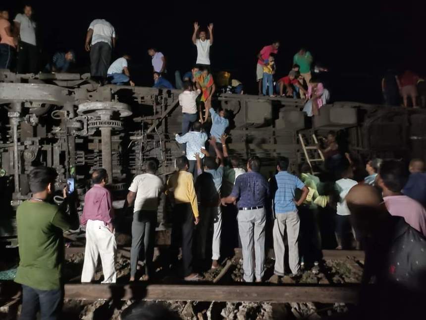 Peste 120 de morţi şi 850 de răniţi în urma accidentului feroviar din India, potrivit unui nou bilanţ
