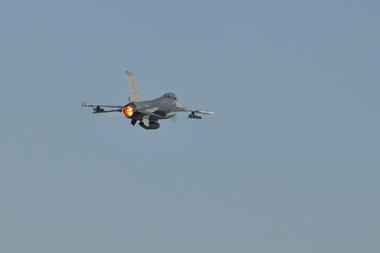 Urmărire supersonică a unui avion uşor în zona Washington DC. Aparatul de zbor s-a prăbuşit în munţii din Virginia