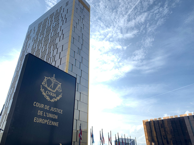 Reforma poloneză a justiţiei din 2019 încalcă dreptul Uniunii Europene, hotărăşte Curtea de Justiţie a Uniunii Europene. Comisia Europeană salută hotărârea şi cere Varşoviei să se conformeze ”deplin”. Polonia a însumat o amendă de 550 de milioane de euro