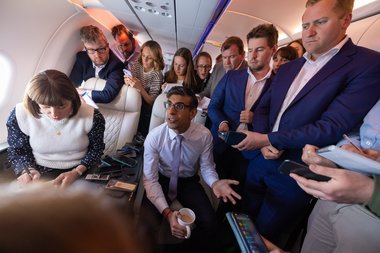 Premierul britanic a sosit la Washington, unde va discuta cu Joe Biden despre Ucraina şi viitorul şef al NATO. Rishi Sunak vrea să pună legăturile economice bilaterale pe acelaşi plan cu cele din domeniul apărării